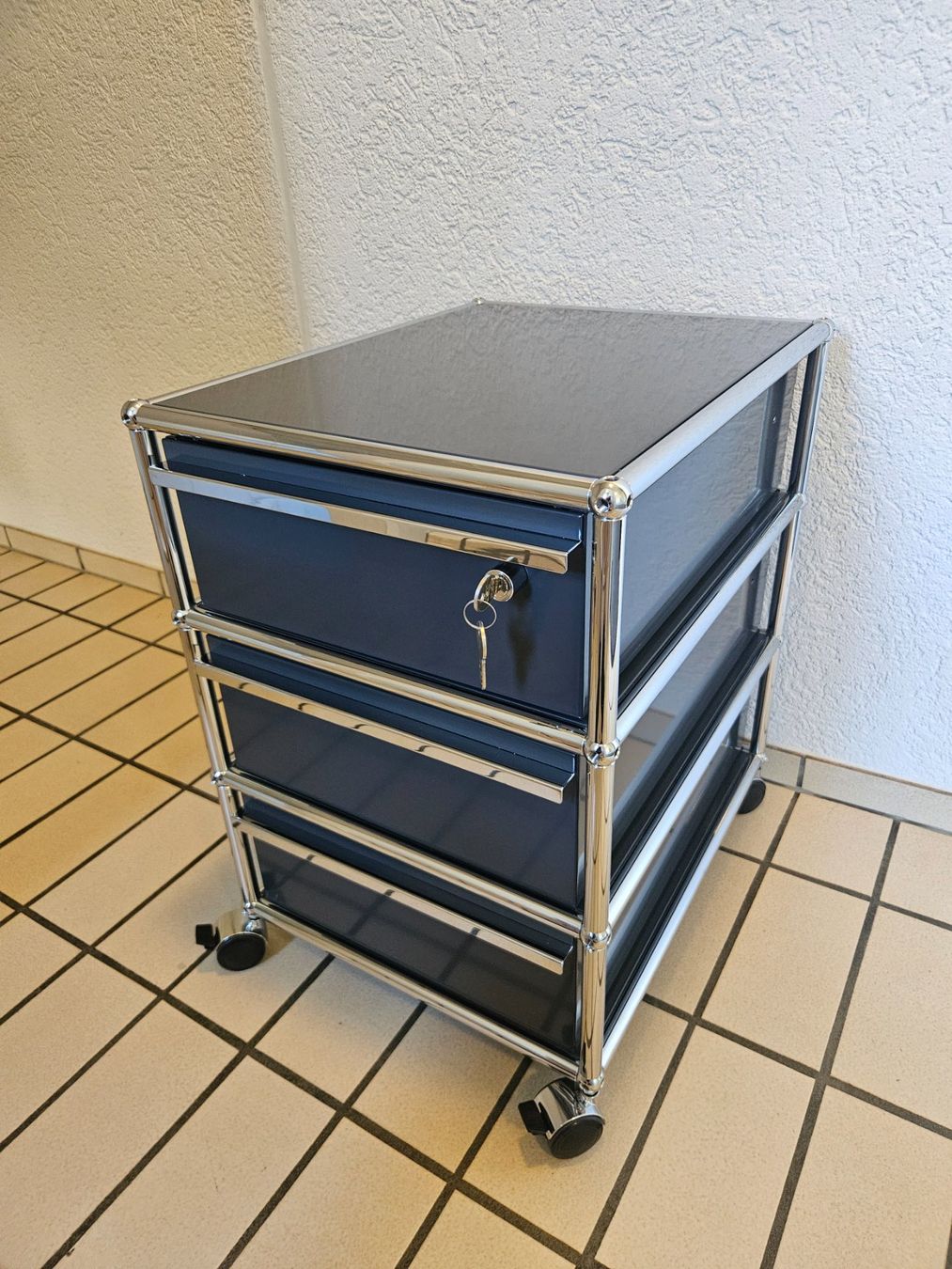 USM Banconi: USM Haller Rollcontainer anthrazit – Usato da Eich venduto da marcel-LU