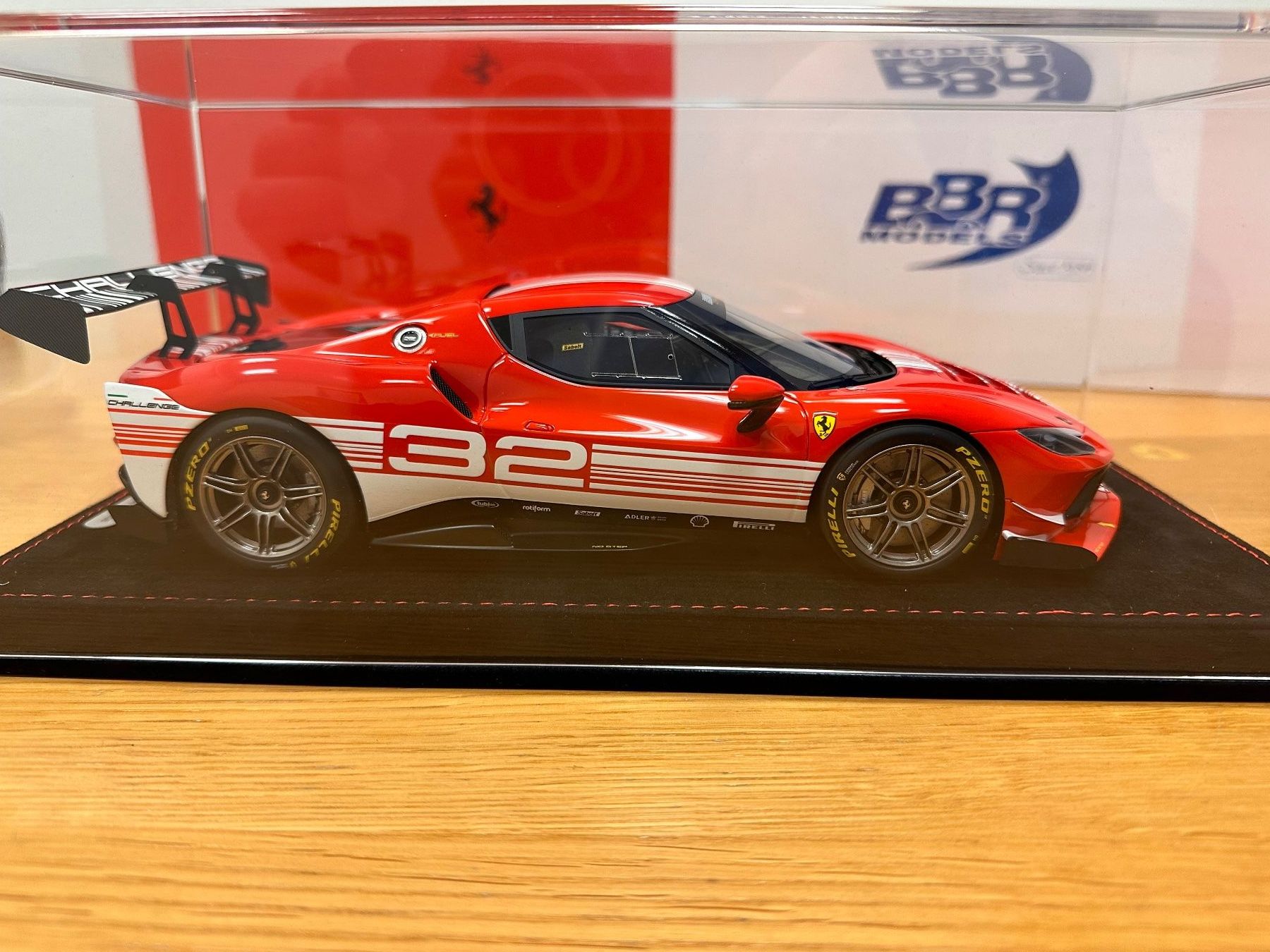 BBR Models Modellini d'auto: Ferrari 296 Challenge 2023 Launch Version 1/18 – Nuovo e nell'imballaggio originale da Stein AR venduto da Krabbe2 5
