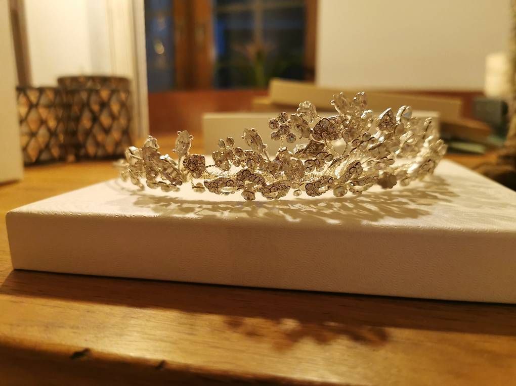 Haarschmuck: Diadem – Gebraucht aus Basel von C_Mathys 2