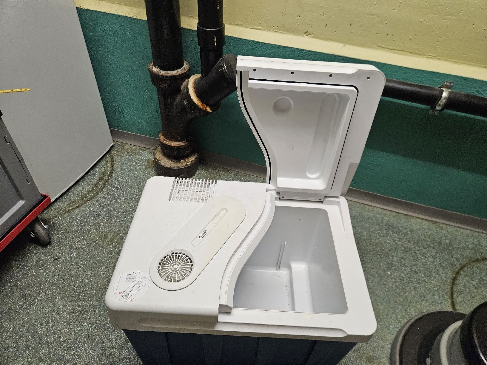 Kühlschränke & Kühlen: Kühlbox 12V / 220V mit Räder – Gebraucht aus Volketswil von Selamia 4
