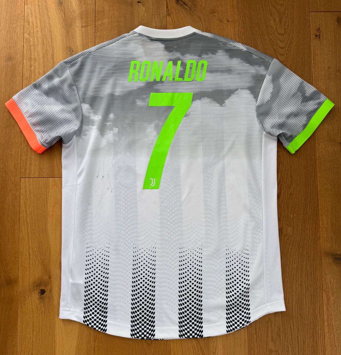 Canottiere & Pantaloni: RONALDO - Juventus X Palace – Usato da Dielsdorf venduto da nicolicious
