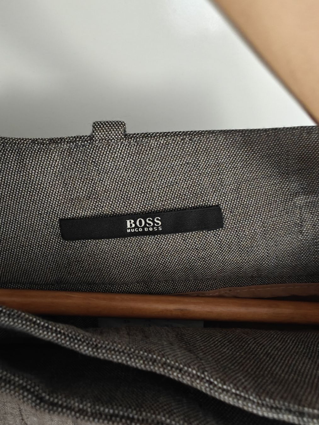 Hugo Boss Pantaloni: BOSS Hugo Boss Gray Virgin Wool Trousers – Usato da Wabern venduto da kat_w92r 2