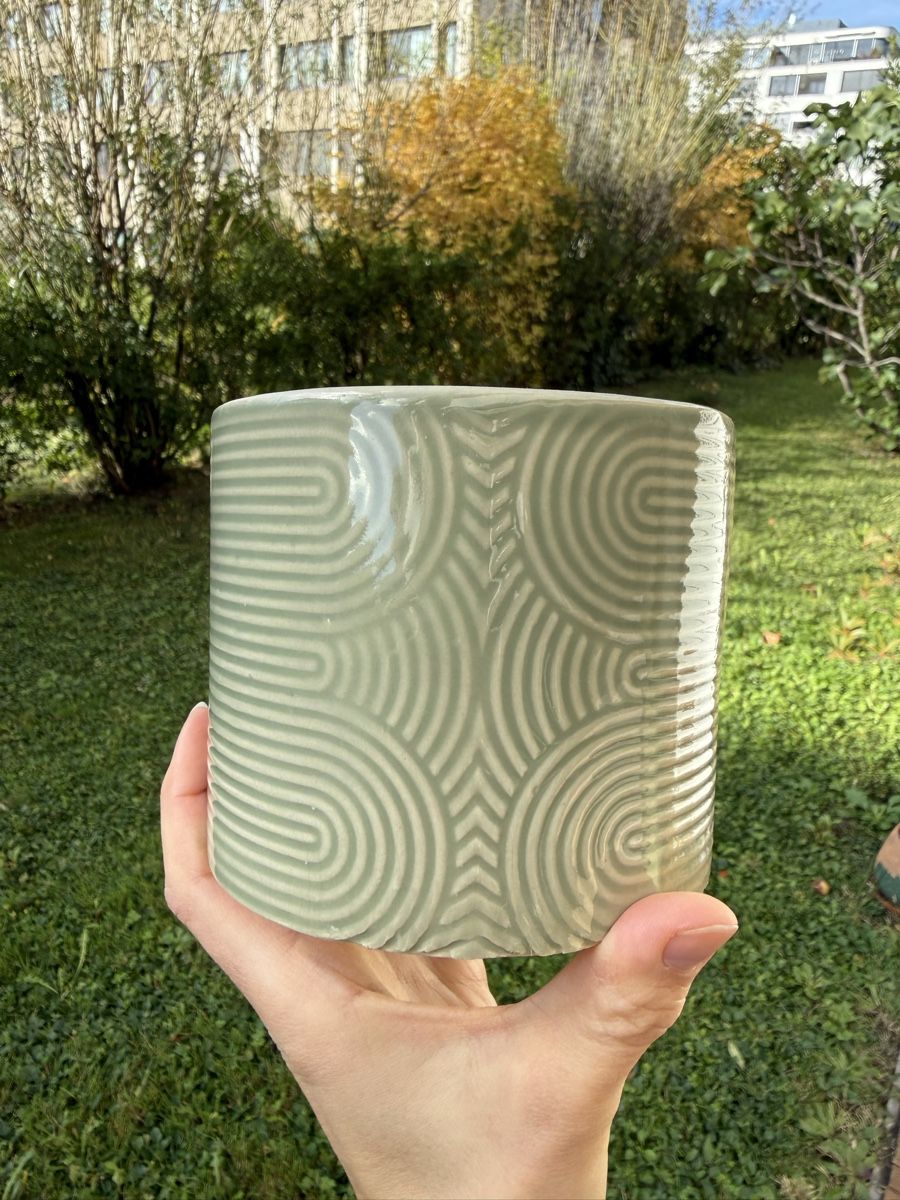 Blumentöpfe: Ceramic Plant Pot with Geometric Pattern Sage Green – Gebraucht aus Zürich von lav_5zdy 1