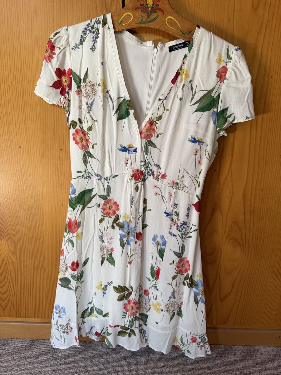 Bershka Vestiti: Robe d’été à fleurs – Usato da Founex venduto da Hyrienne