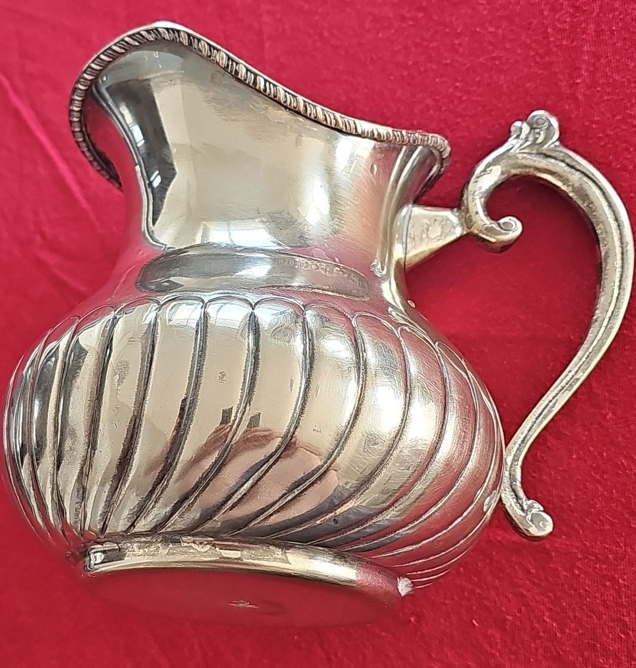 Karaffen: Vintage Silver Plated Water Pitcher - Elegant Design! – Gebraucht aus Immensee von Gitter