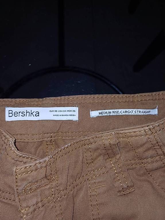 Bershka Pantaloni: 2 Pantalons cargo Bershka – Usato da Bex venduto da Sakito 1
