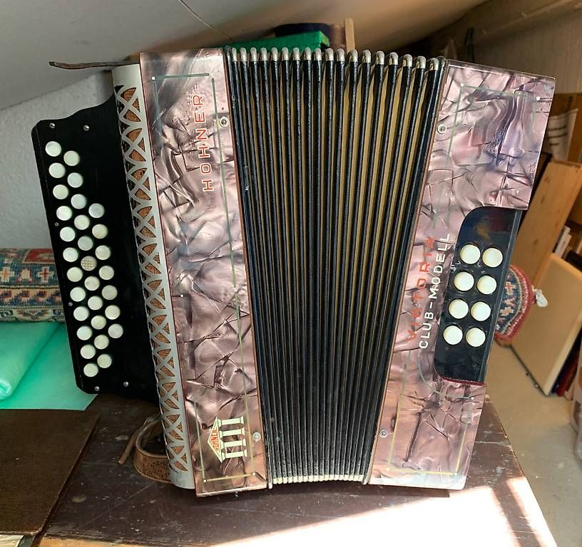 Strumenti musicali: alte Handorgel – Usato da Liestal venduto da redfive01