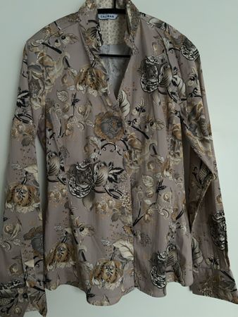 Neuwertige Caliban Bluse Blumenmuster Grösse 40