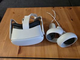 Casque VR Meta Quest 2 avec deux contrôleurs .Très bon état