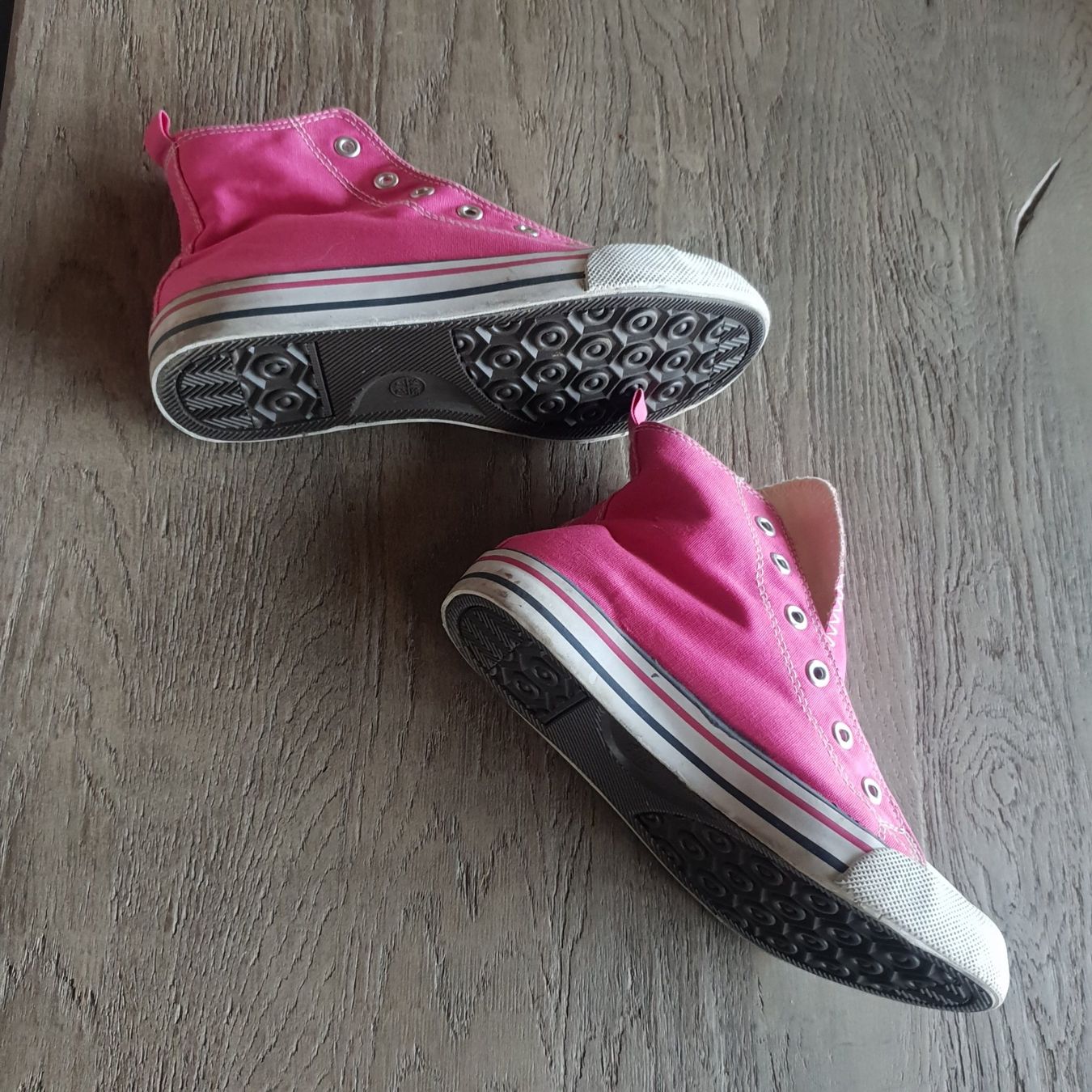 Chaussures hommes: 🐸 SNEAKER PINK 35 – D'occasion à Môtier (Vully) par Frogs 2