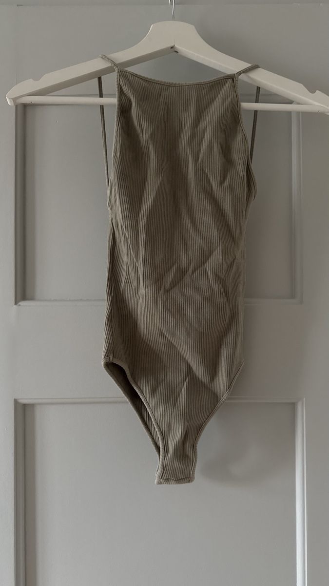 Pull&Bear Top: Gerippter Body mit Rückenausschnitt Gr. XS Pull&Bear – Nuovo (secondo la descrizione) da Zürich venduto da Aya03 1