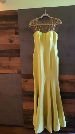 Abendkleid lang gelb mit Perlen verziert Grösse Medium, 38