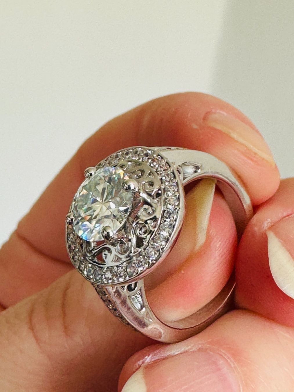 Anelli: 3.55 Ct Vvs1 .= Ice Blue White Round Moissanite size 7 – Nuovo e nell'imballaggio originale da Genève venduto da AGBERG 5