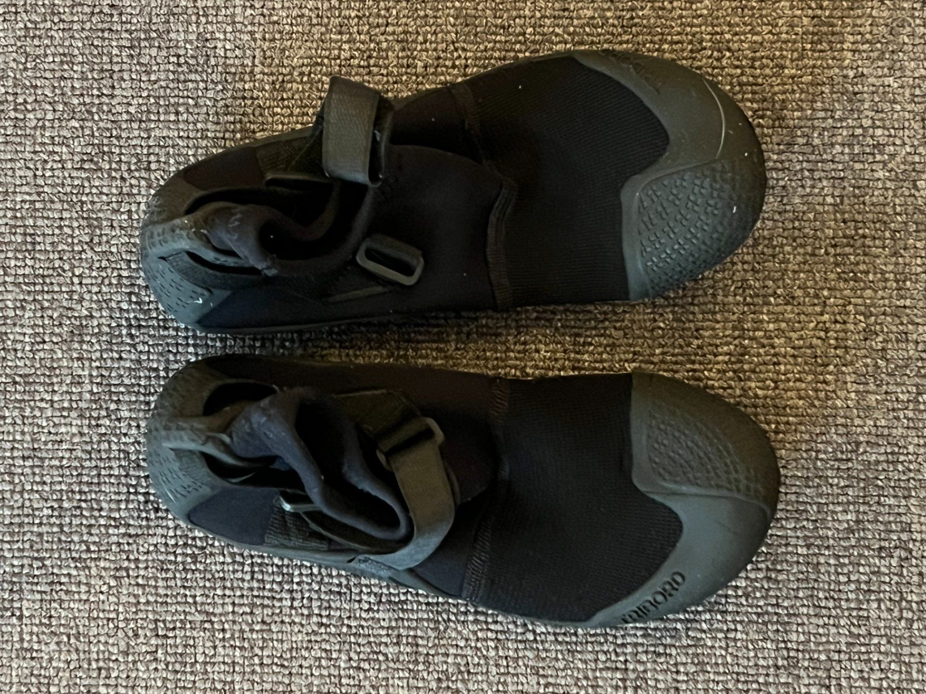 Decathlon Scarpe per ragazzi: Neoprenschuhe – Usato da Balgach venduto da Gemeh 1