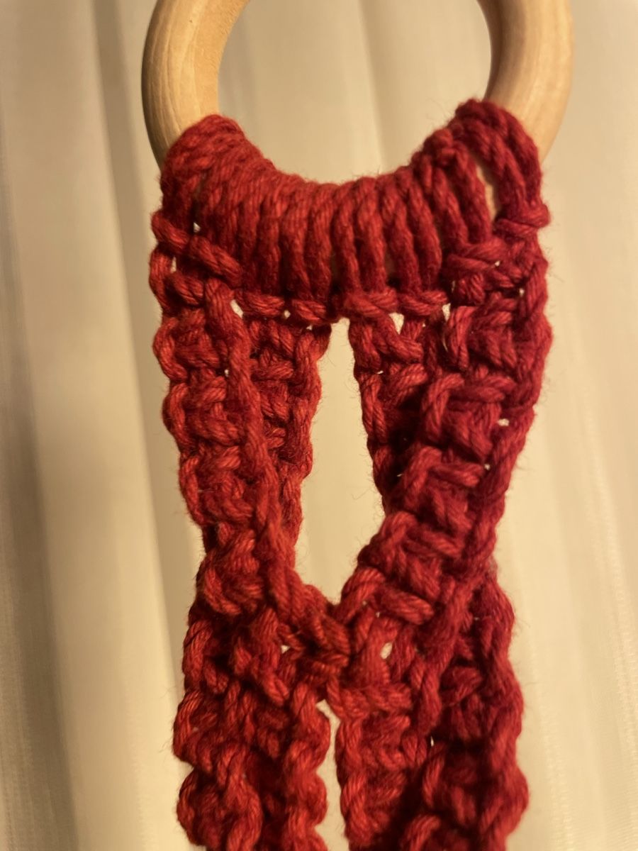 Tutte le decorazioni: Handgemachte Makramee-Blumenampel, rot, neuwertig! – Nuovo (secondo la descrizione) da Biel-Benken BL venduto da Marsha02 1