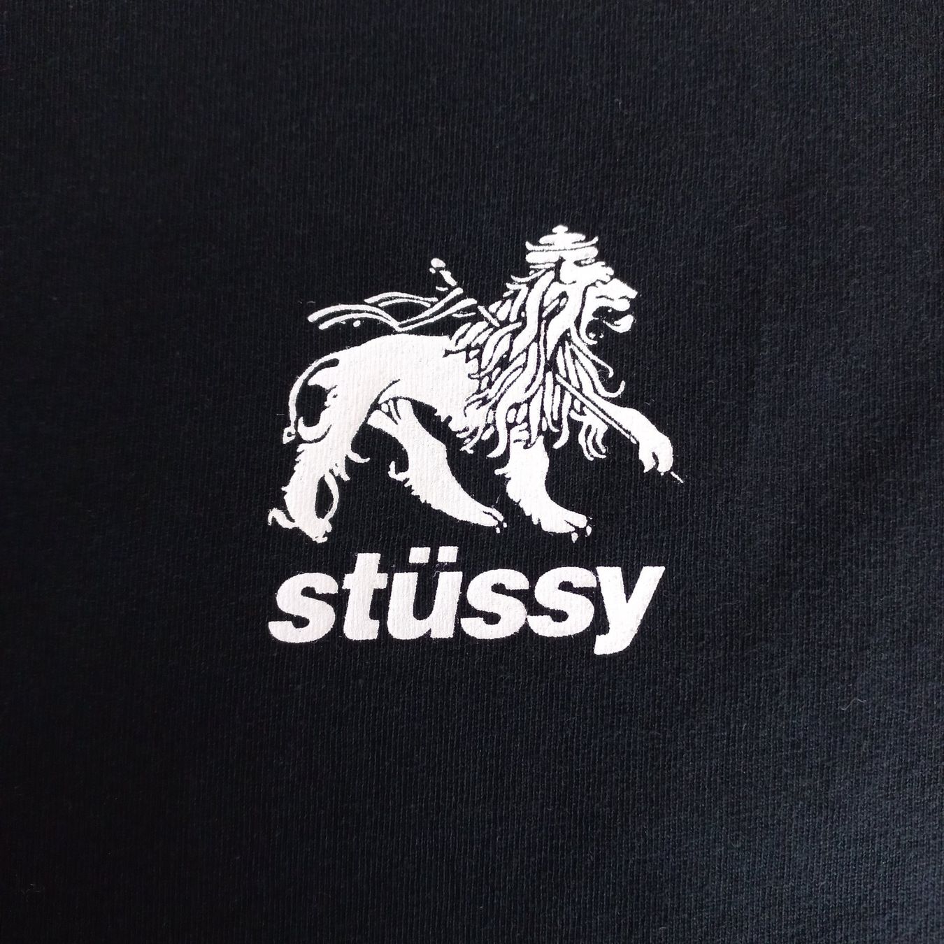 Stüssy T-shirt: Stüssy Lion Tee (S) – Nuovo e nell'imballaggio originale da Chamoson venduto da Sapoloshop 2