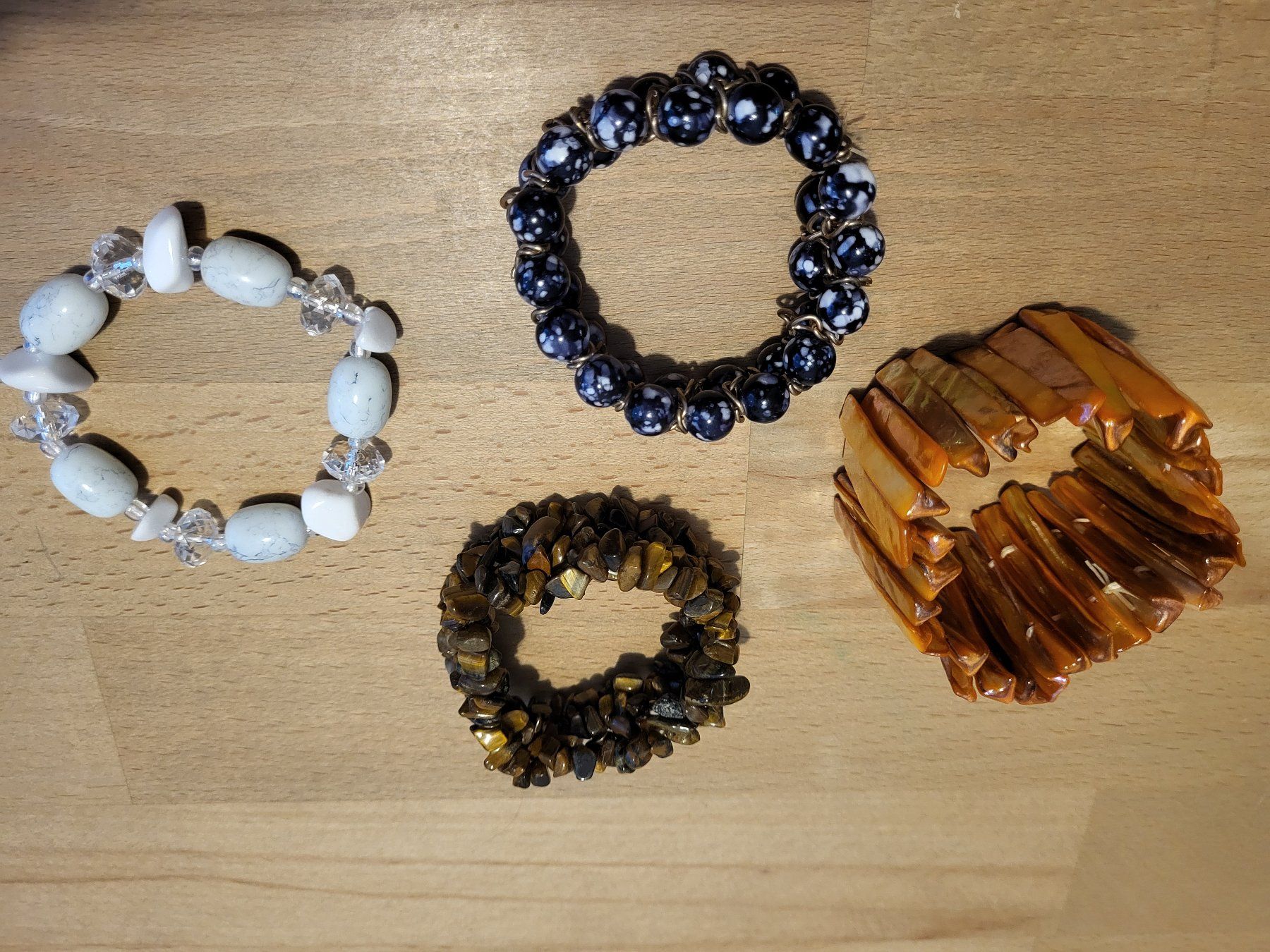 Bracciali & Braccialetti: 4 Armbänder mit Steinen – Usato da Baden venduto da Sara.S234
