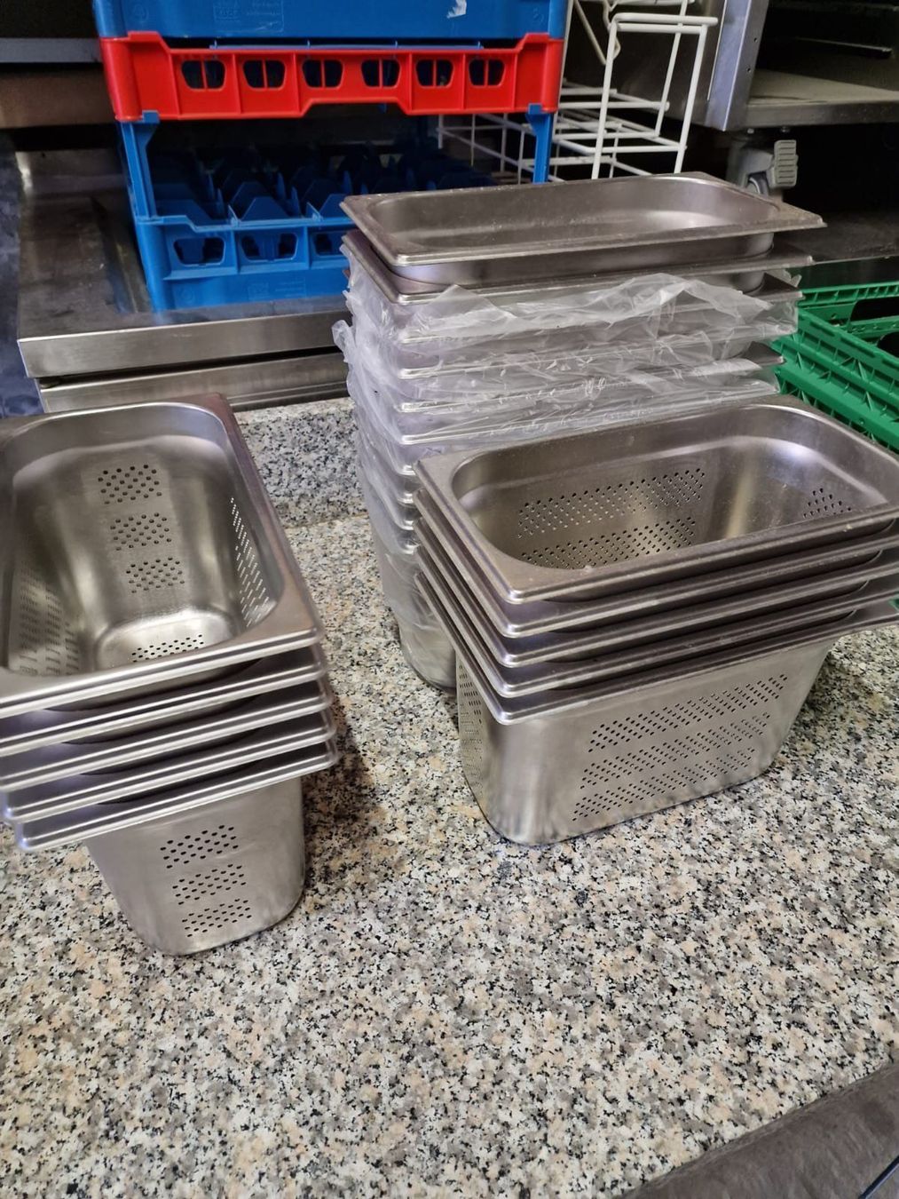 Cucine complete: GN Behälter 1/3 gelocht – Usato da Wuppenau venduto da Gastro-Wuppenau 1