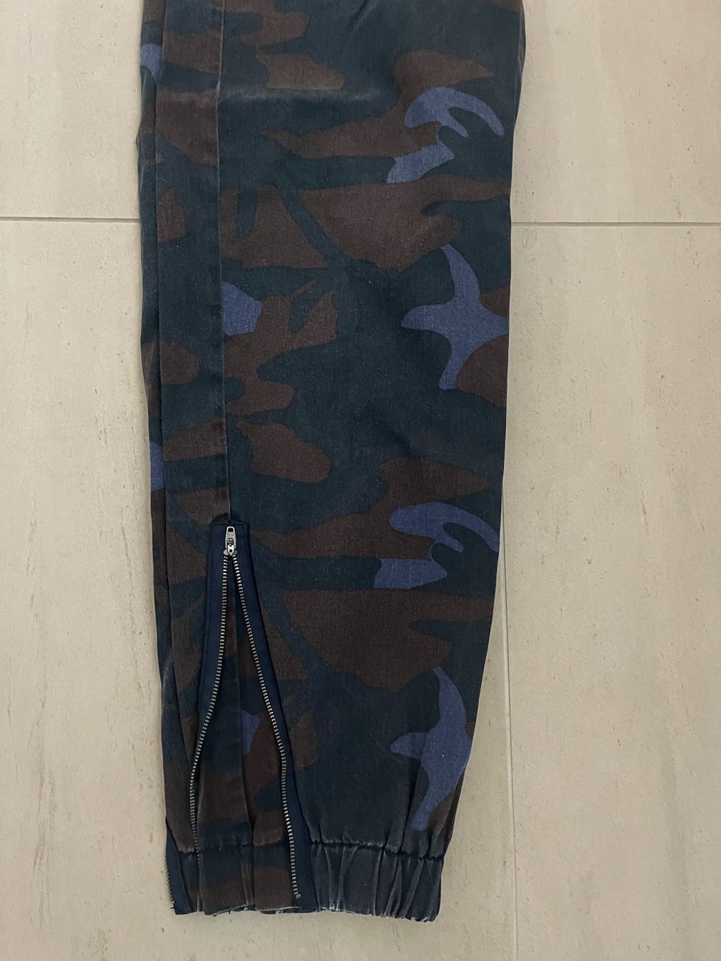Pull&Bear Pantaloni: Pull&Bear Camouflage cargo Hose Gr. 38 – Usato da Luzern venduto da Sono2 1