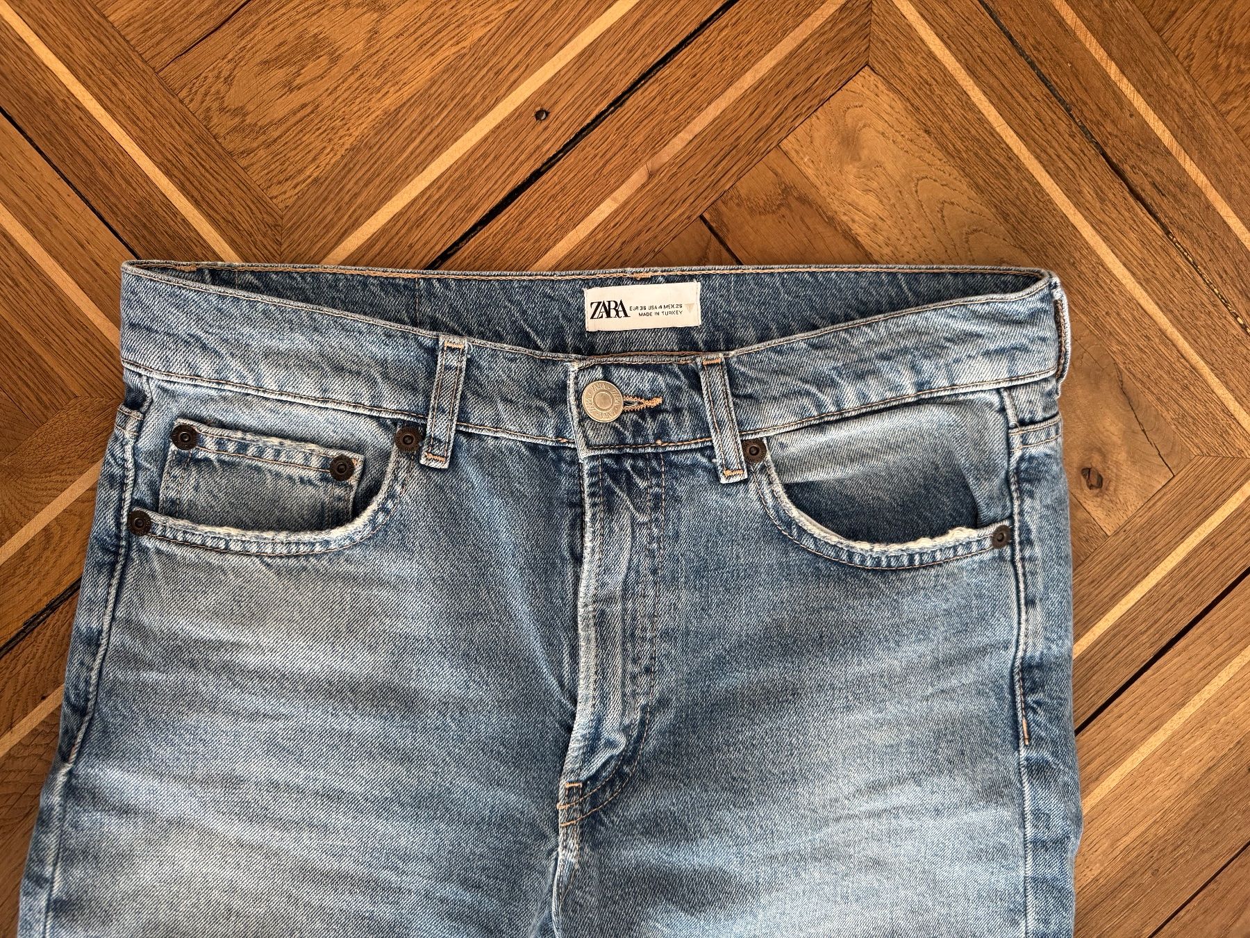 Zara Jeans: Damen Zara Straight Jeans – Usato da Meilen venduto da Emma_321 1