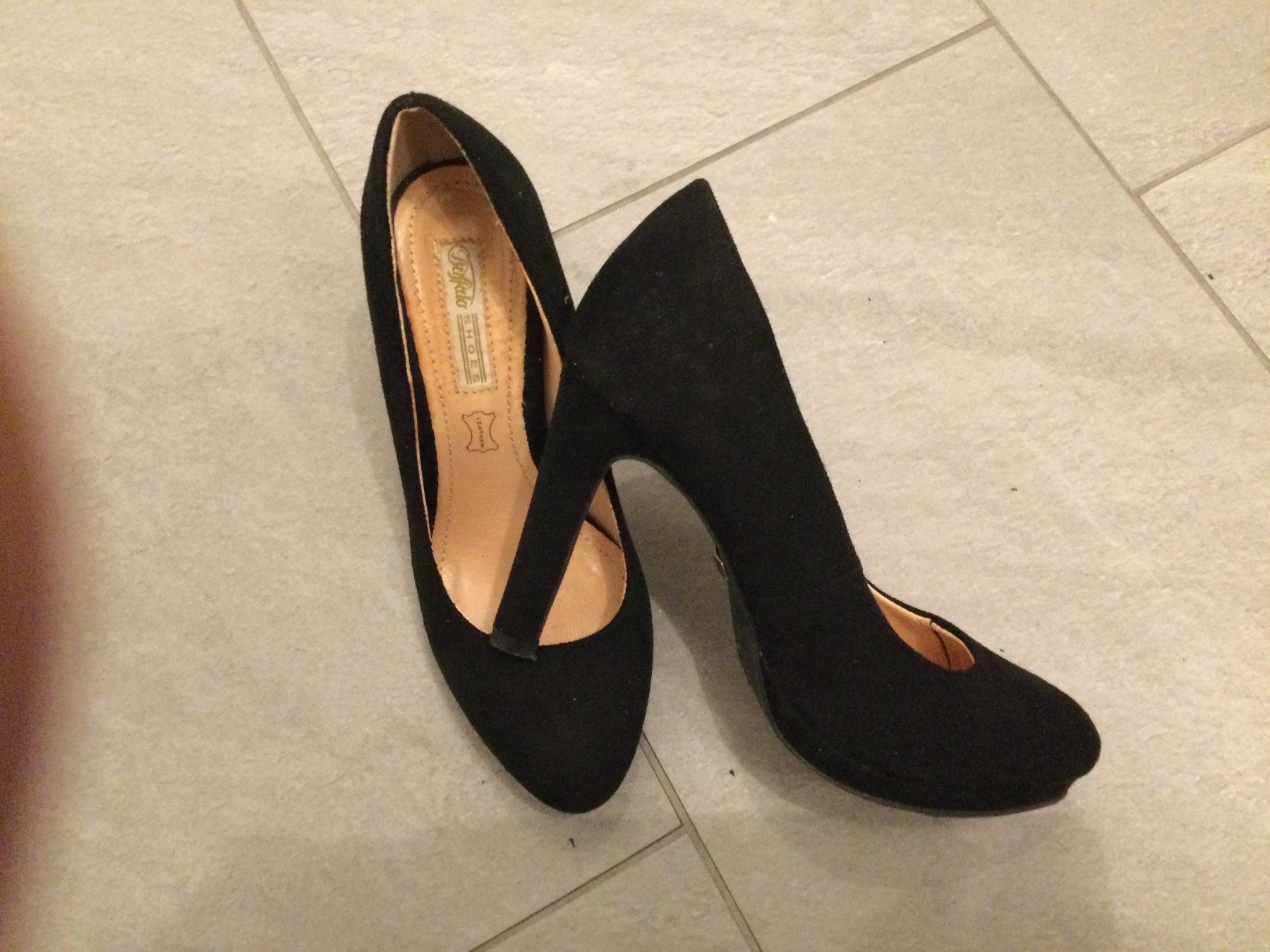 Scarpe da donna: Neuwertige Buffalo Pumps schwarz – Usato da Bischofszell venduto da spidi72 1