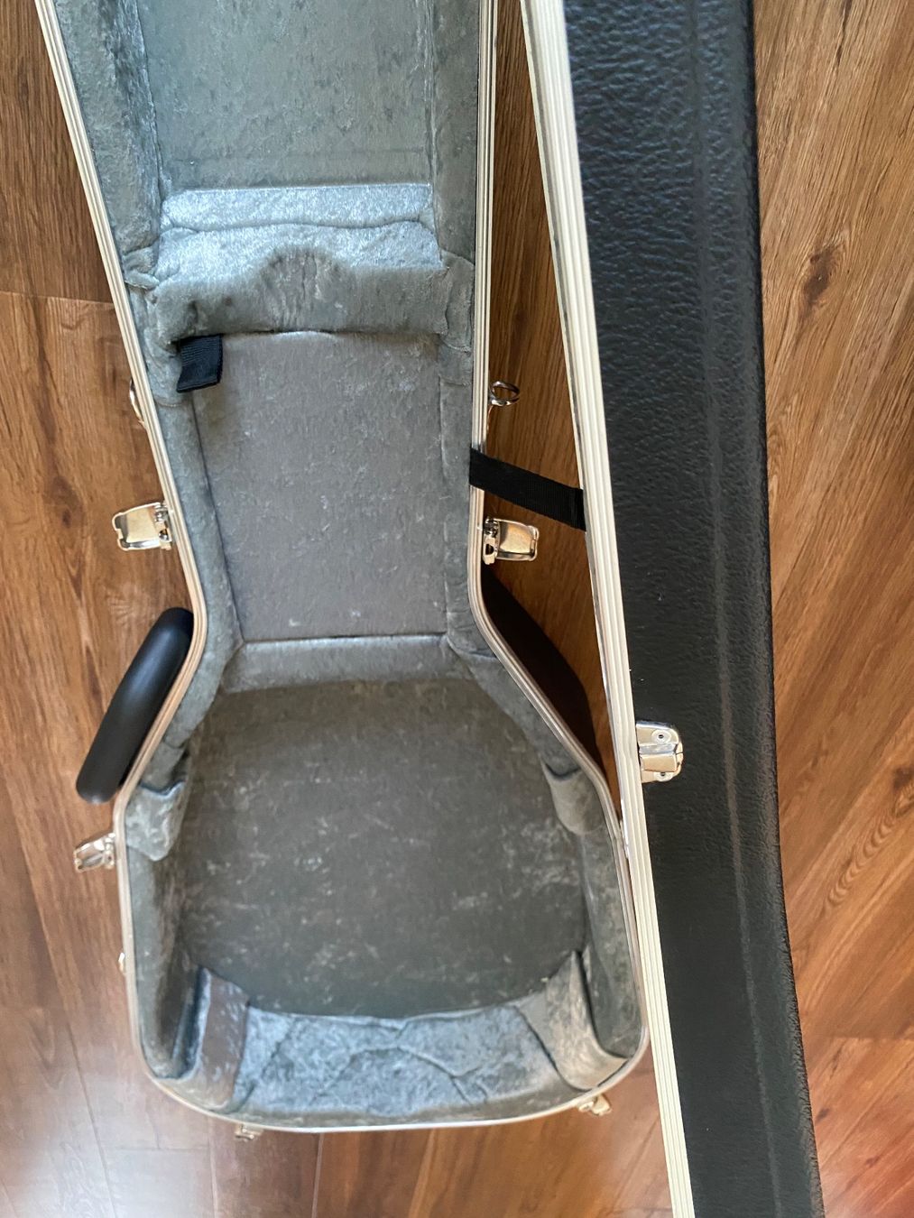 Musikinstrumente: Hiscox OM Case – Neu und originalverpackt aus Beckenried von and_b729 7