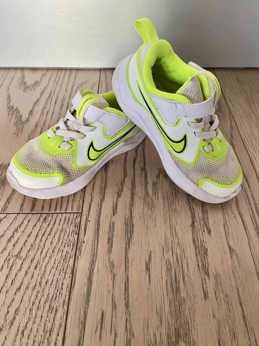 Nike Scarpe per ragazzi: Sneaker Nike Cosmic Runner 26 – Usato da Arbedo venduto da gregmccooper