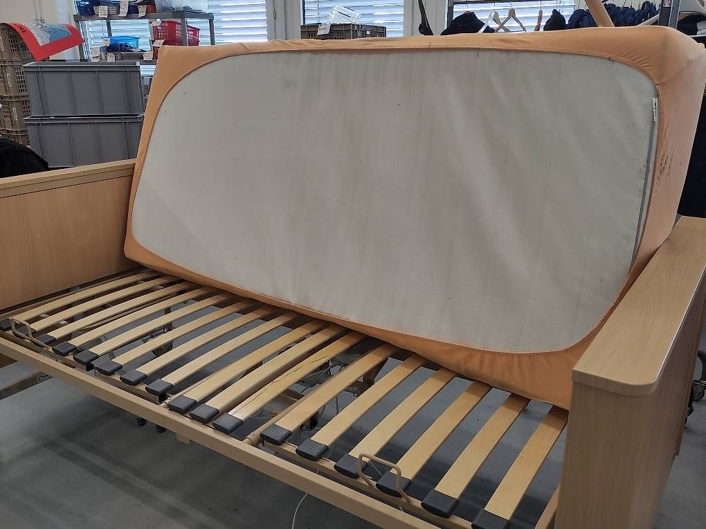 Lits: Burmeier Elektrobett / Pflegebett Dali 2024 – D'occasion à Pratteln par Cartonsducoeur_bl 4