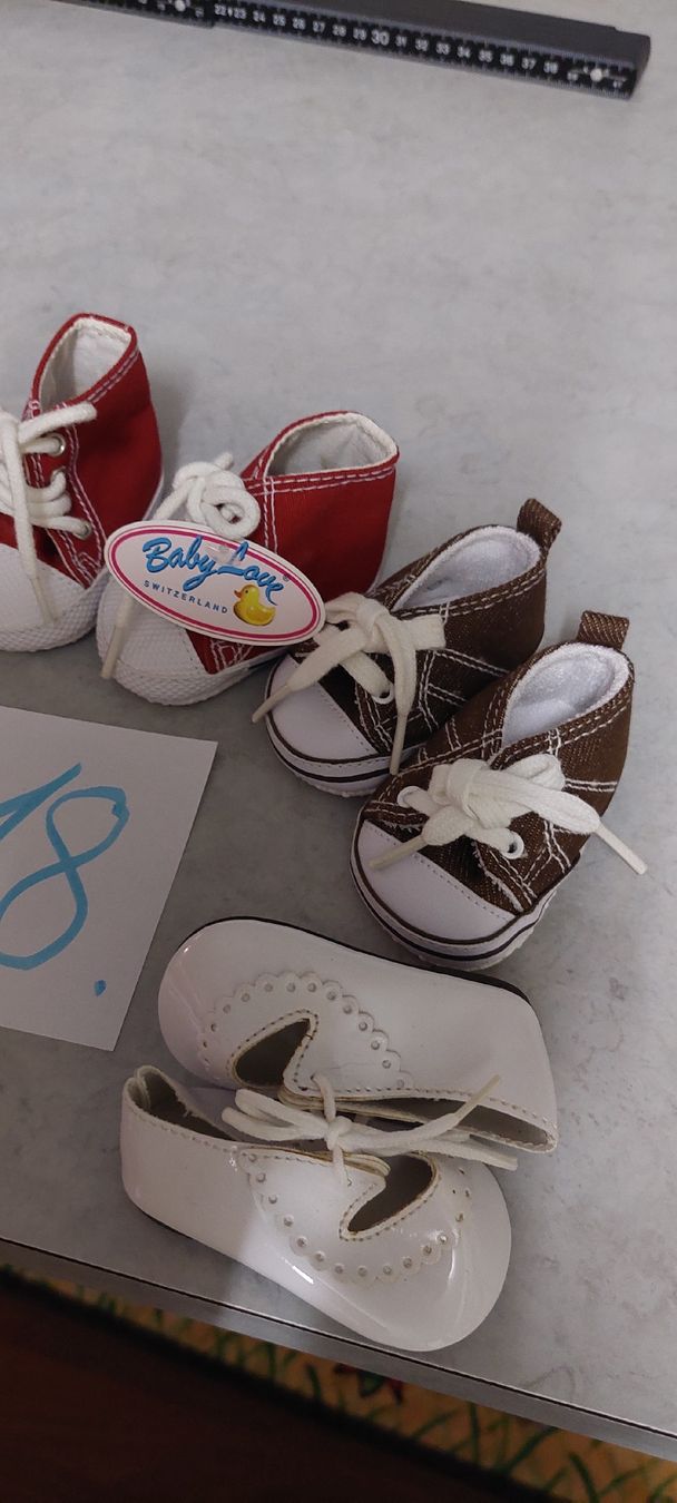 Bambole: 5 Paar Puppenschuhe  – Usato da Muri AG venduto da nindo1 9