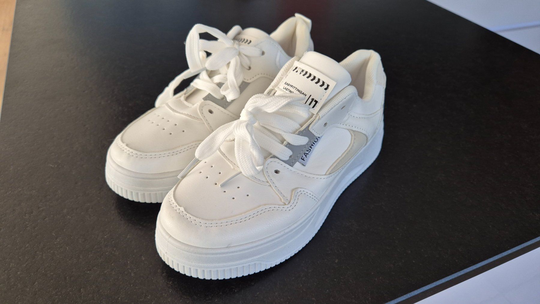 Scarpe da donna: Sneaker Damen 36/37 – Usato da Brügg BE venduto da Tub_san 2