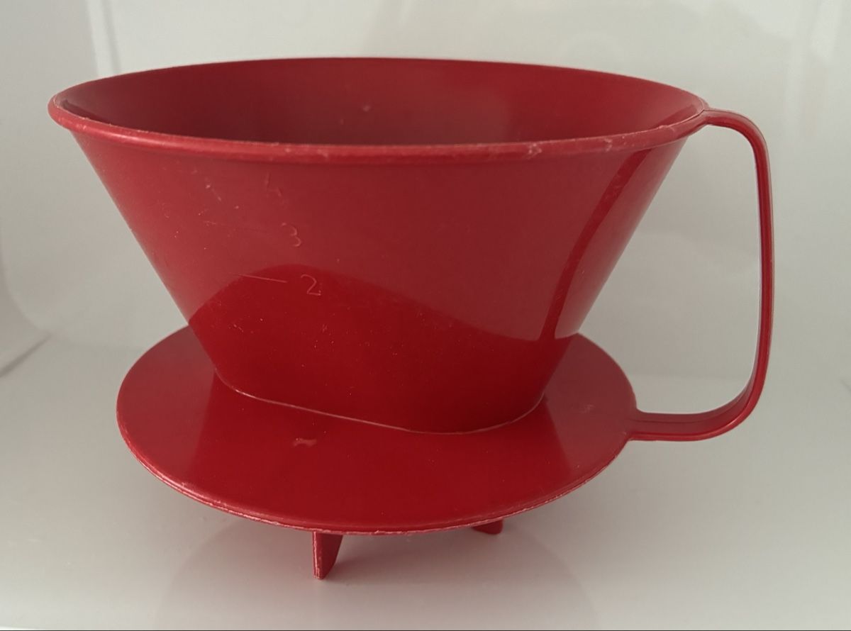 Altro per la casa: Coffee filter holder red plastic – Usato da Basel venduto da cat_sq5m