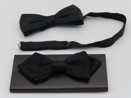zwei elegante Fliegen aus Seide von Stange Berlin