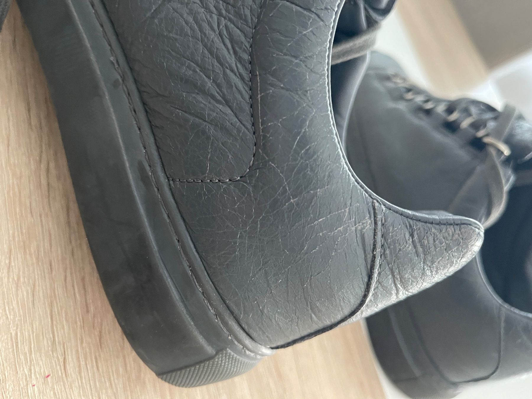 Balenciaga Chaussures hommes: Balenciaga Arena Grey Leder Grösse 40 – D'occasion à Rümlang par ohsnapiiitzme2 5