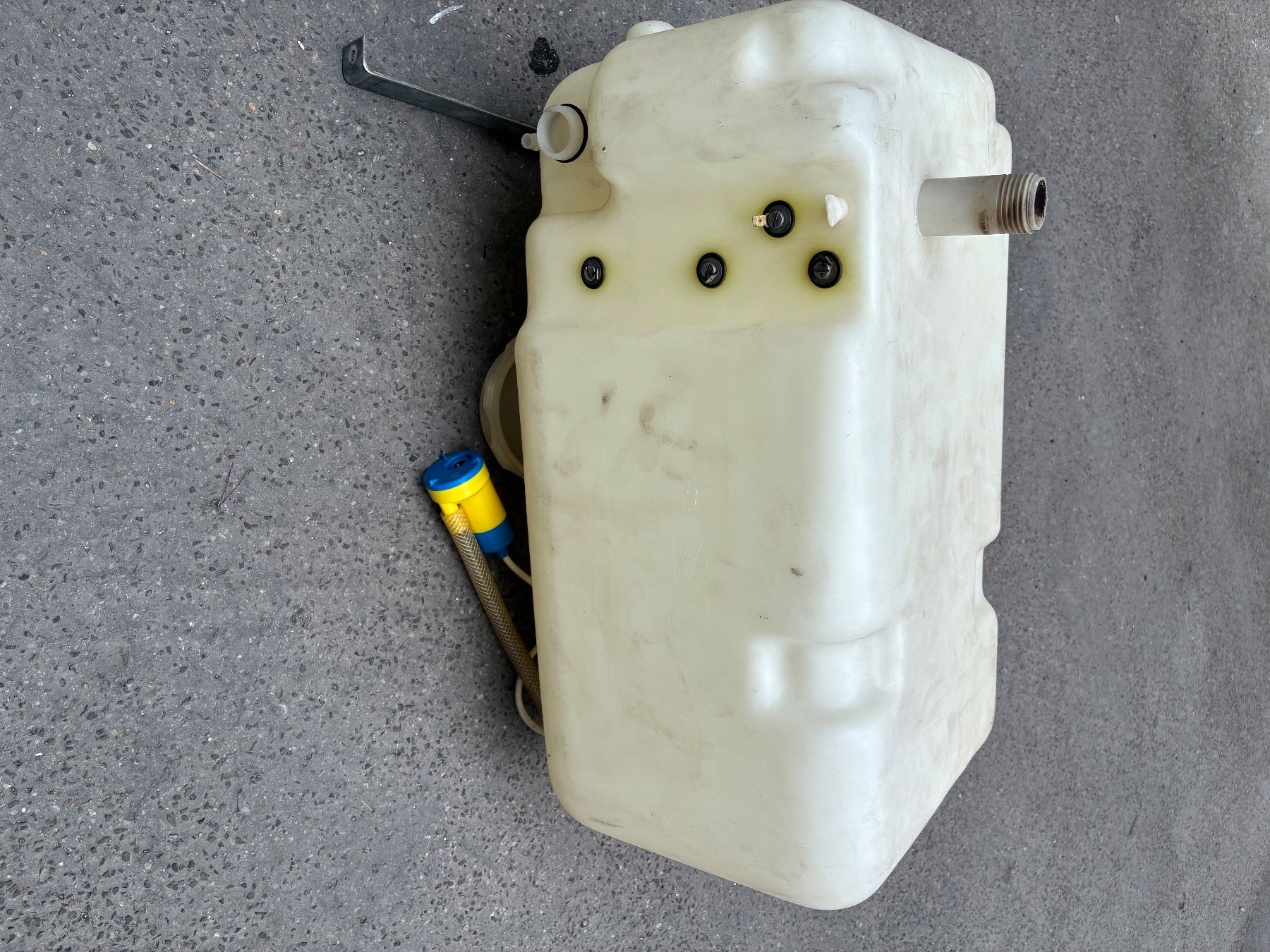 Abbeveratoi e trogoli: VW T3 Frischwassertank Neu – Nuovo e nell'imballaggio originale da Basel venduto da rfb01 2