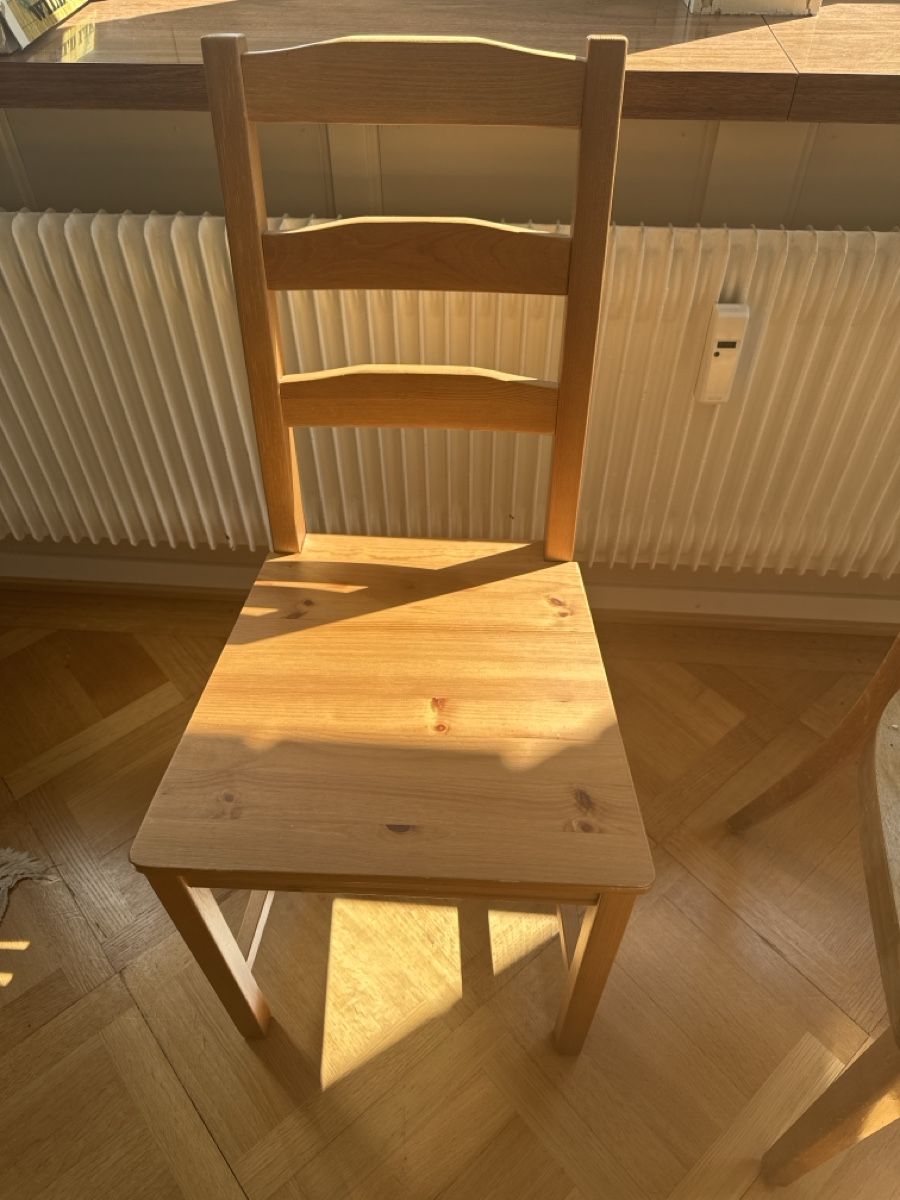 Ikea Chaises: Holz Stuhl klassisch – D'occasion à Zürich par majapapajajaja
