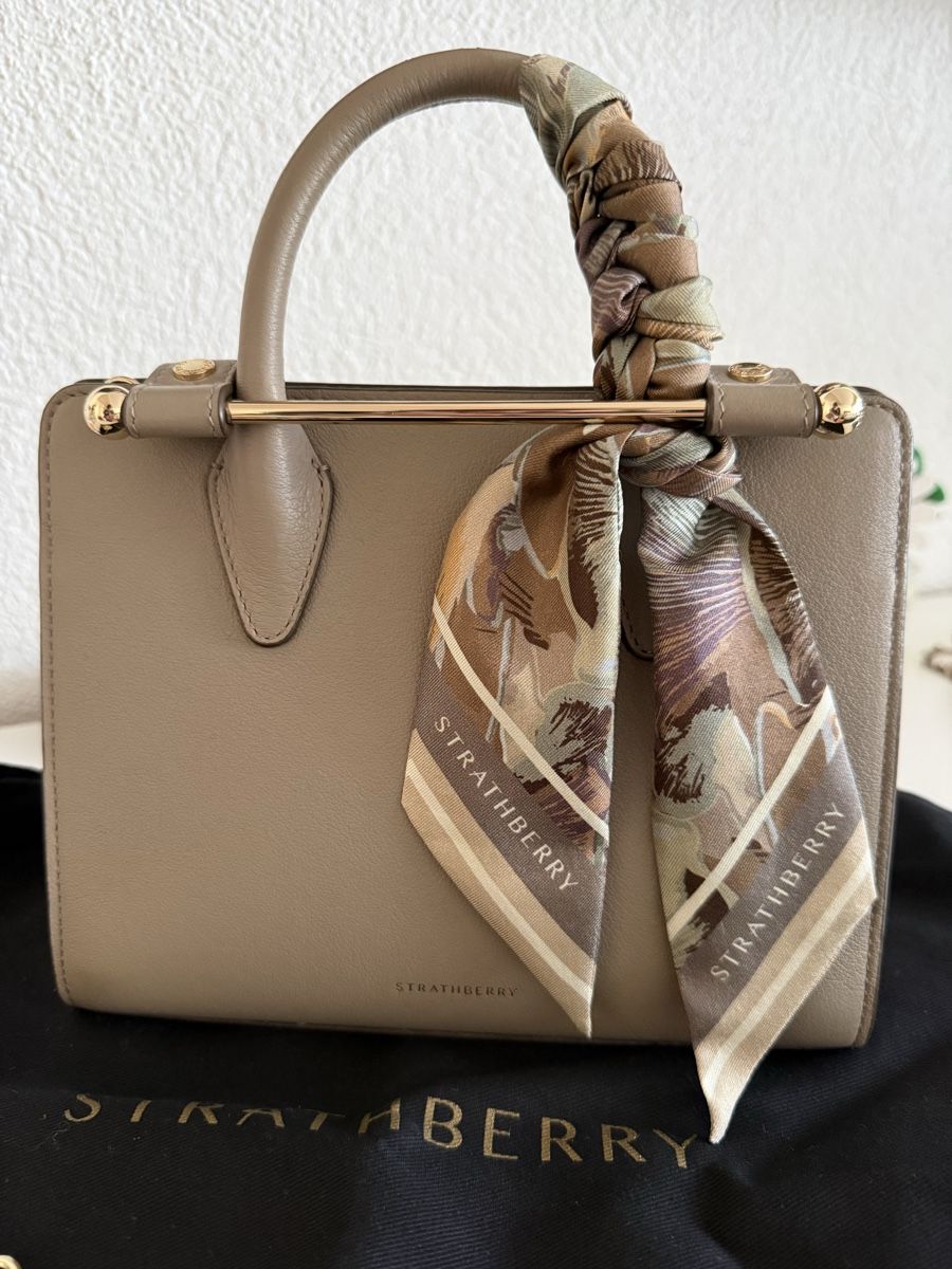 Taschen für Damen: Strathberry Mini Tote + Tuch – Neu (gemäss Beschreibung) aus Zollikofen von liindaaa 1
