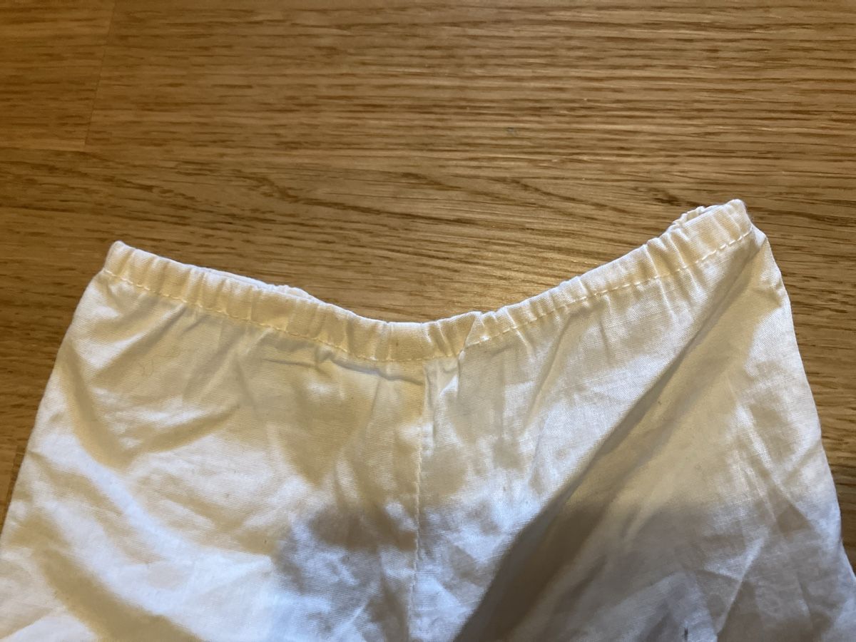 Bambole: Dolls under trousers, white cotton lace – Usato da Zürich venduto da papperlapapp1 2