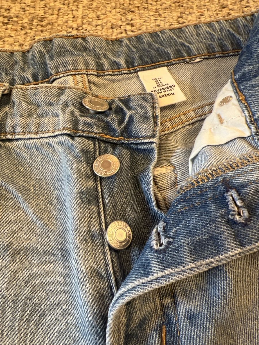 Jeans: Low Waist Ripped Jeans – Usato da Klosters venduto da ladinaa.5 2
