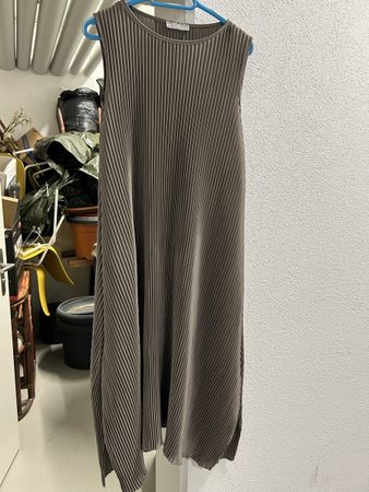 Elegantes, plissiertes Sommerkleid  Neu 