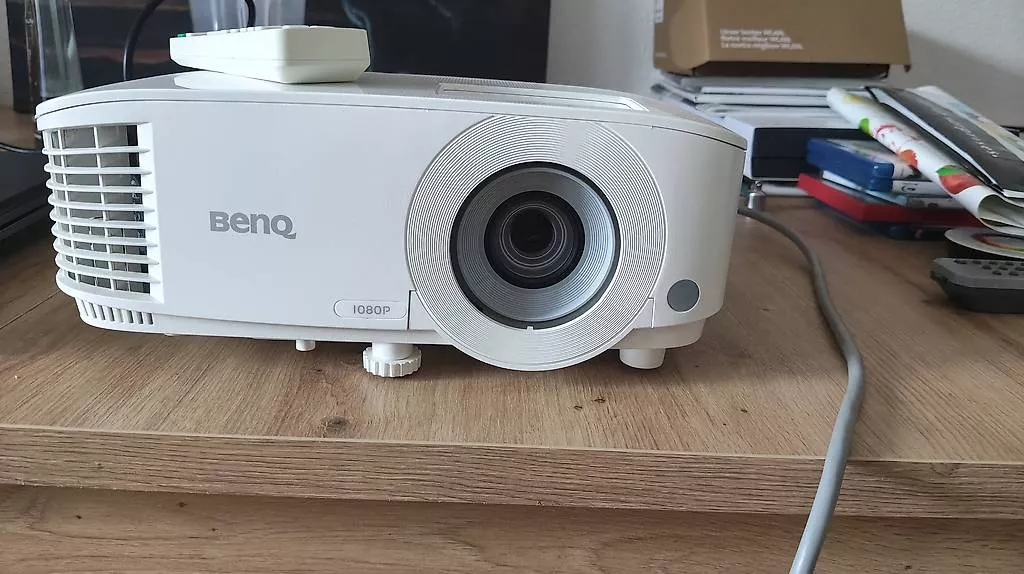 Proiettori: Benq MH 733 – Usato da Murten venduto da rcobi 1