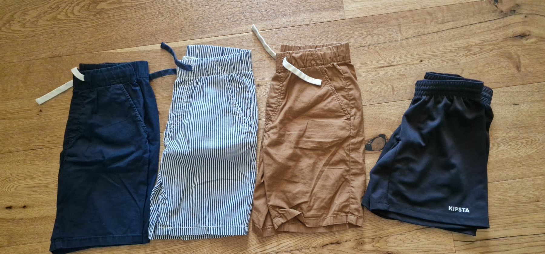 H&M Lotti & Set di vestiti: Tolle Junge set 128 – Usato da Emmenbrücke venduto da Nadmorebiti 4