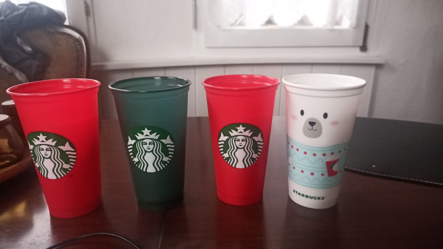 Contenitori & Simili: Starbucks-Becher, 4er-Set, neuwertig – Nuovo (secondo la descrizione) da Buttwil venduto da dar_ym6q 1