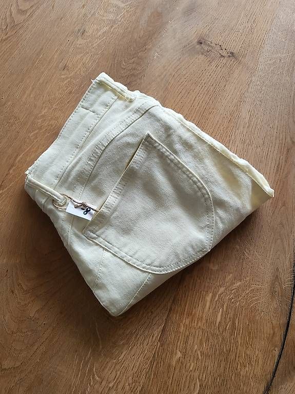 Pantaloni: Pantalon femme – Usato da Ecuvillens venduto da loloall