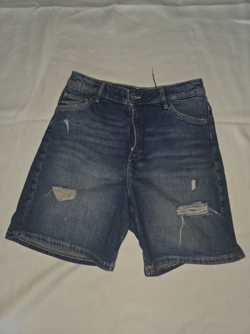 H&M Pantaloni: Jeans Shorts H&M Gr 158 – Usato da Effretikon venduto da gonzzi