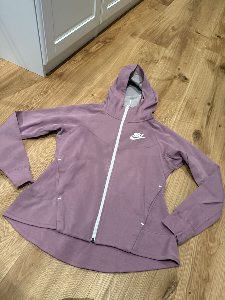 Nike Giacche: Nike Tech Fleece Jacke Lila/Weiss – Nuovo e nell'imballaggio originale da Weiningen ZH venduto da TinaDoreen