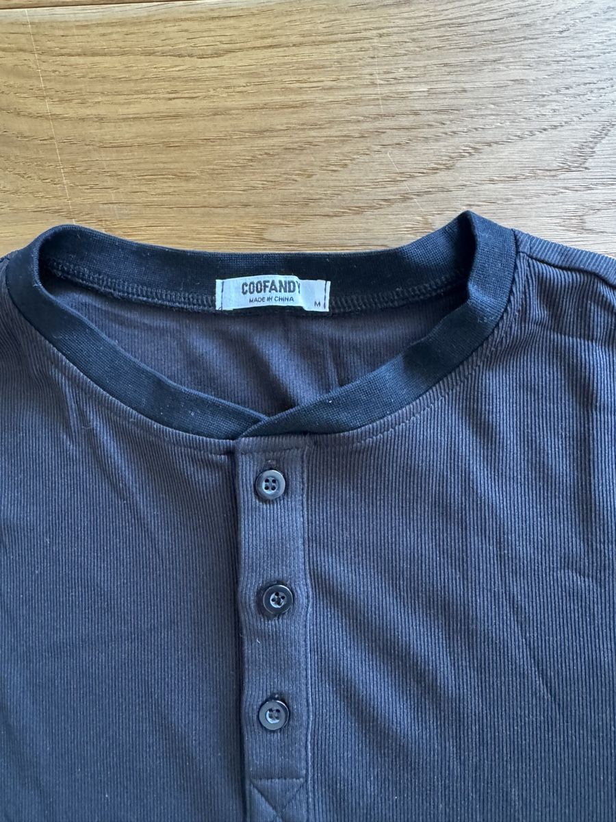 Pulls & Sweat-shirts: Langarm Henley schwarz – D'occasion à Schaan par kri_tsw8 3