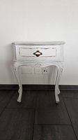 Schöner Beistelltisch / Nachttisch im Shabby chic Stil