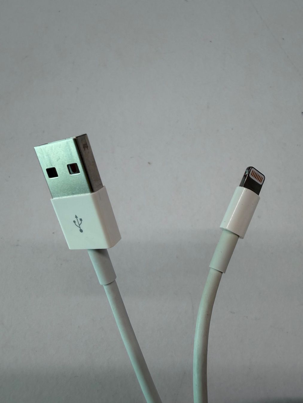 Apple Cavi: Apple USB-A auf Lightning Kabel (2m) – Usato da St-George venduto da alaixee 1