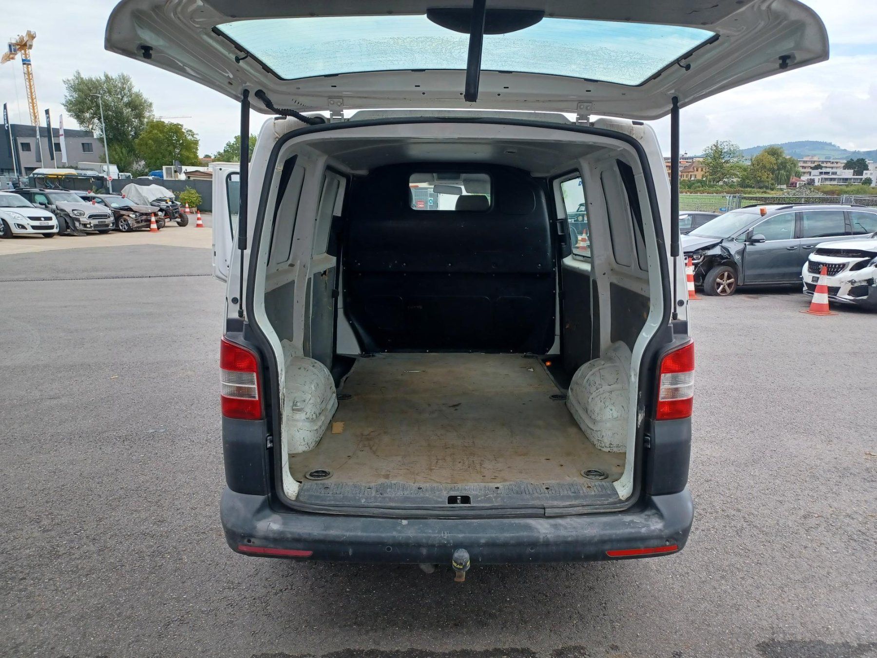 VW Véhicules utilitaires: VW T5 Transporter – D'occasion à Yverdon-les-Bains par  6