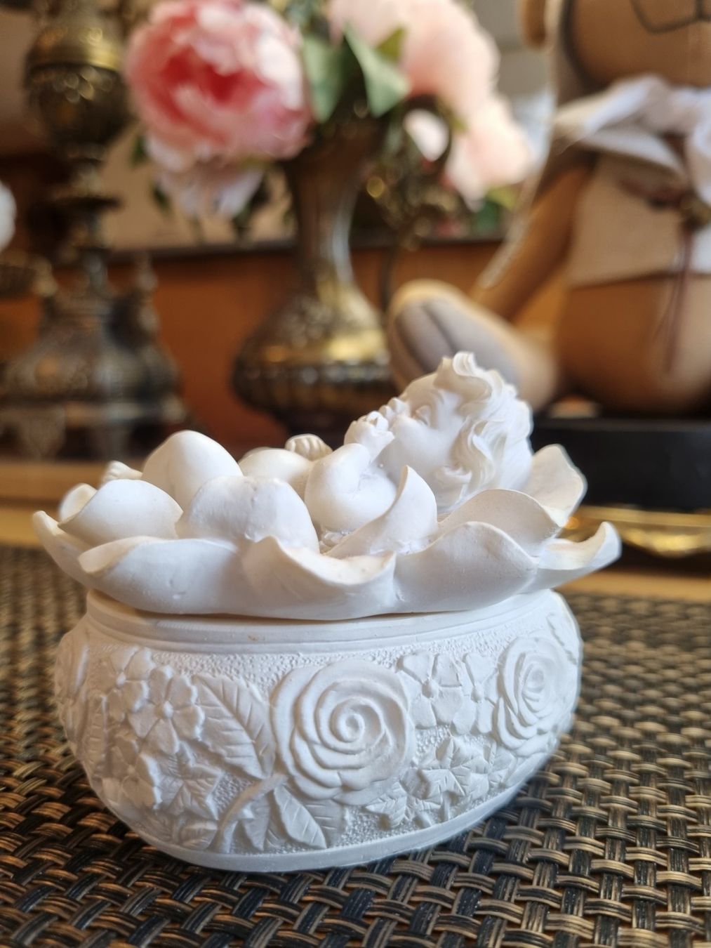 Tutte le decorazioni: Schmuckdose mit Engel auf Blume – Usato da Scharnachtal venduto da devin03